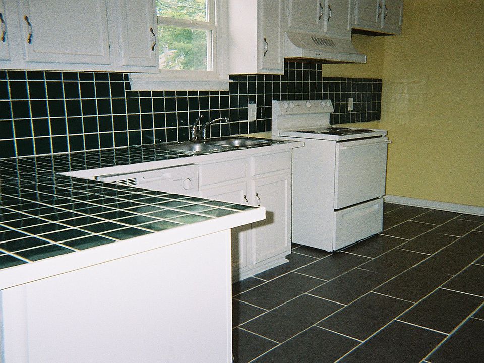 1st image of 284 Lincoln Ave