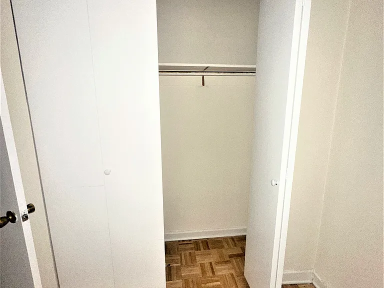 644 W Wrightwood — Photo 3