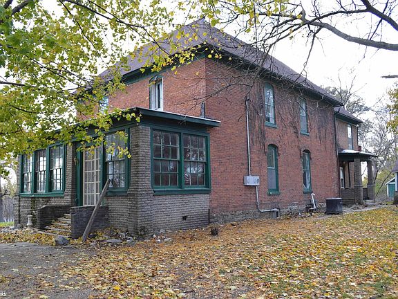 2nd image of 401 12th St S