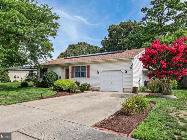 133 W Holly Ln, Tuckerton, NJ 08087