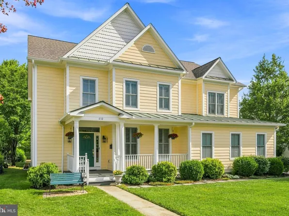 632 Nash St, Herndon, VA 20170