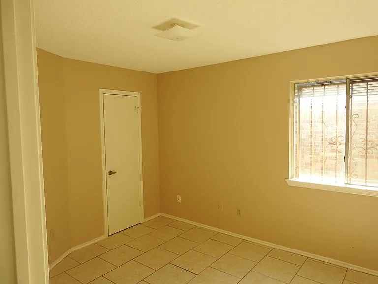4326 Katrina Ln — Photo 7