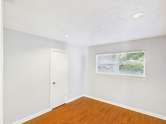 5th image of 6909 Valhalla Rd