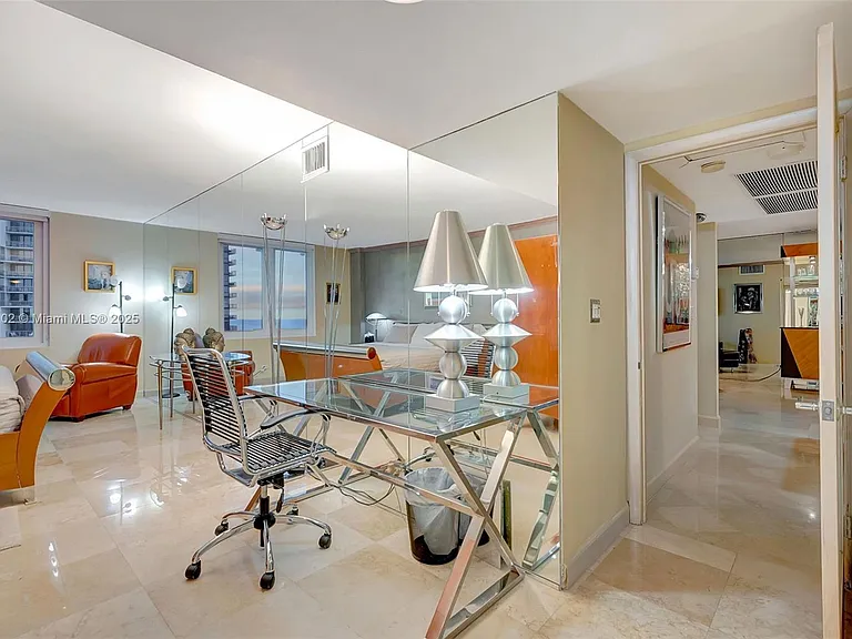 2301 Collins Ave #1206 — Photo 18
