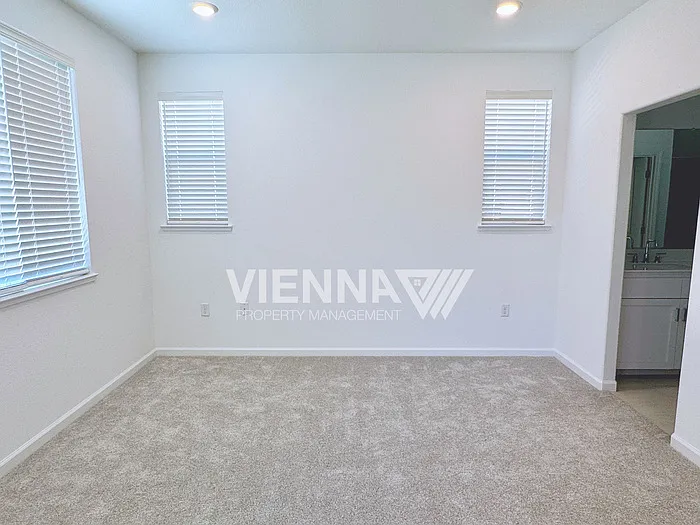 1568 Edgewood Ln — Photo 9