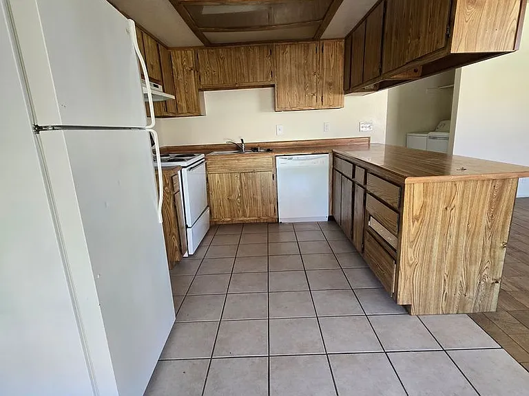 4300 N Lamont St #201 — Photo 8