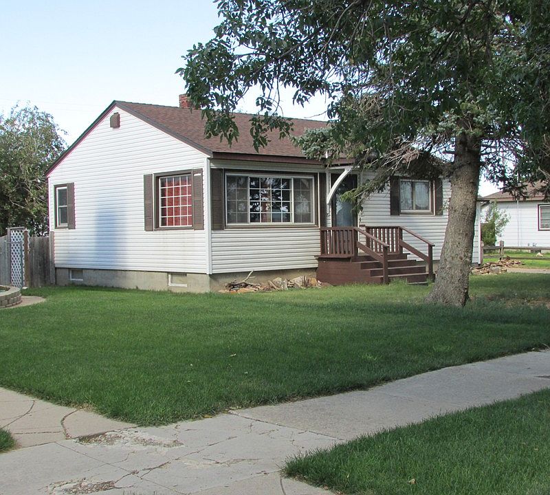 1st image of 109 1st Ave N