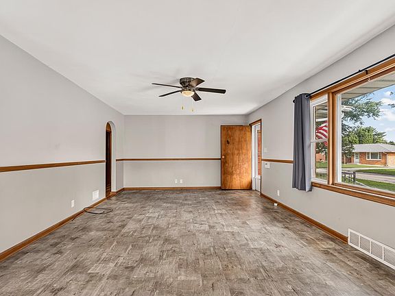 4th image of 1217 Gertrude Ave