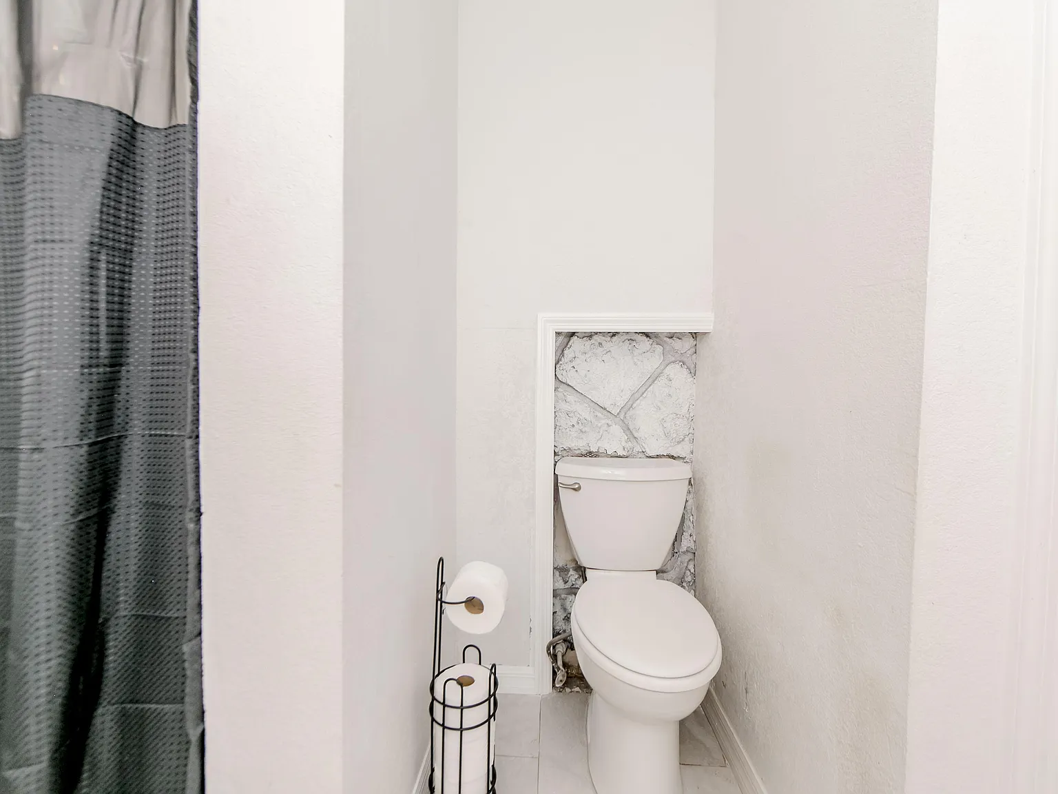 4 bed, 2.0 bath, 1500 sqft, $905 — Photo 3