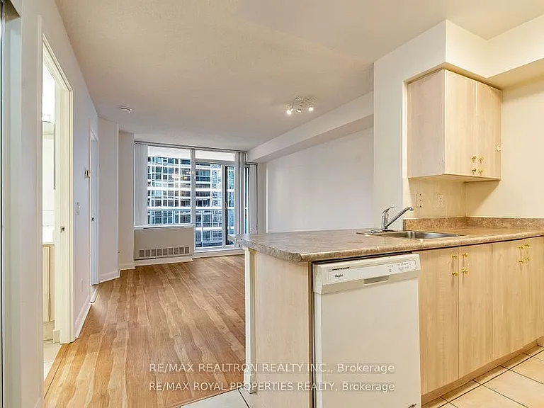 4978 Yonge St #810 — Photo 5