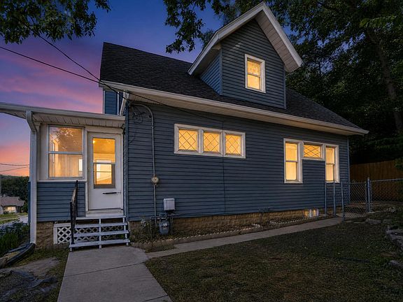 2nd image of 215 Franklin Ave