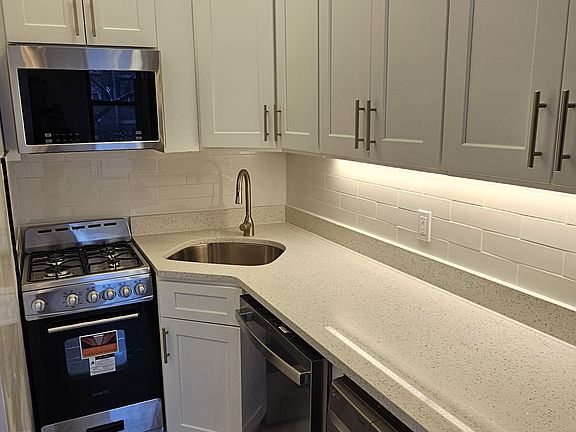 4th image of 169 W 76th St #3R