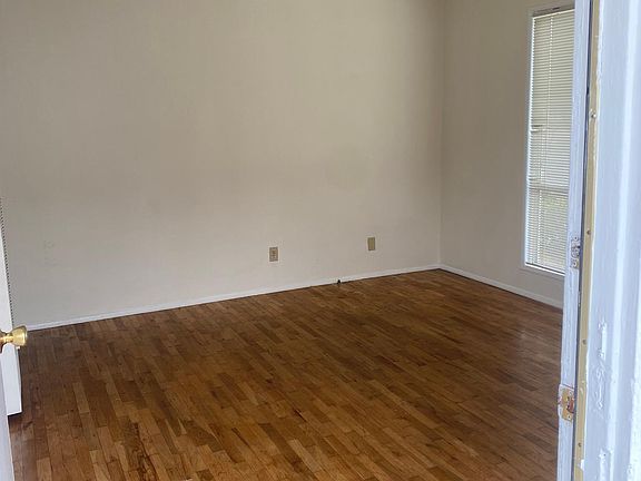 3rd image of 1314 Manhattan Beach Blvd
