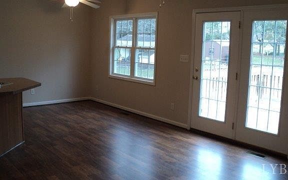 3rd image of 51 Hillsman Ln