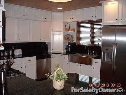 Lovely Kitchen
						:
						W/Granite and Stainless Steel