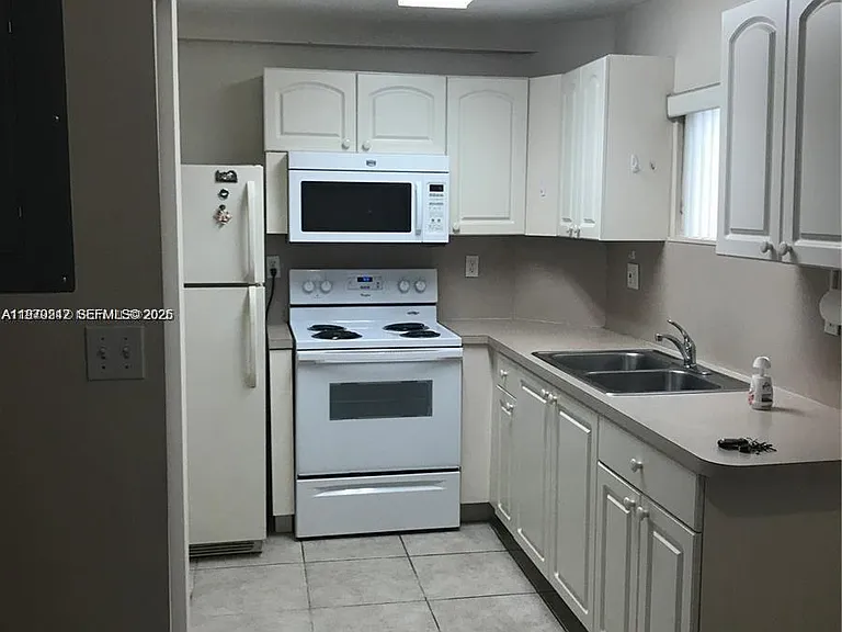 3201 W Flagler St #102 — Photo 8