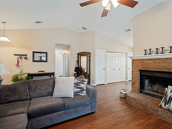 3rd image of 713 Mack Dr