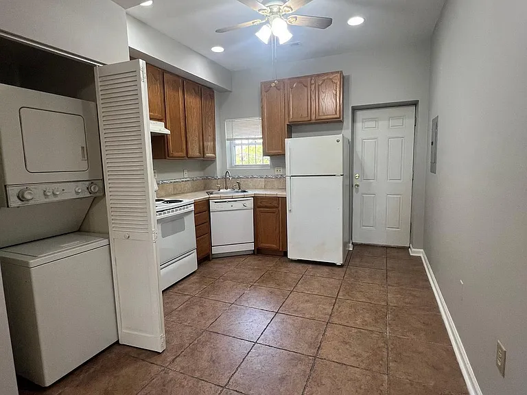 1408 W Franklin St #2 — Photo 5