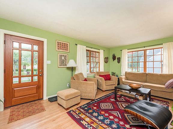 3rd image of 908 Sunnyside Blvd