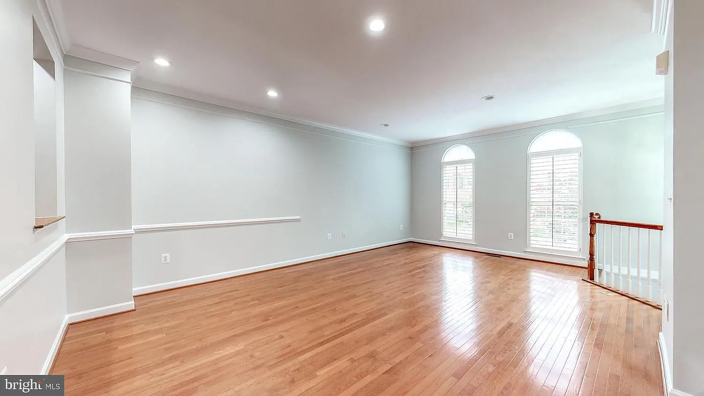4 bed, 3.5 bath, 2556 sqft, $3,600 — Photo 4