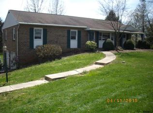 4446 Walters Hatchery Rd, Spring Grove, PA 17362