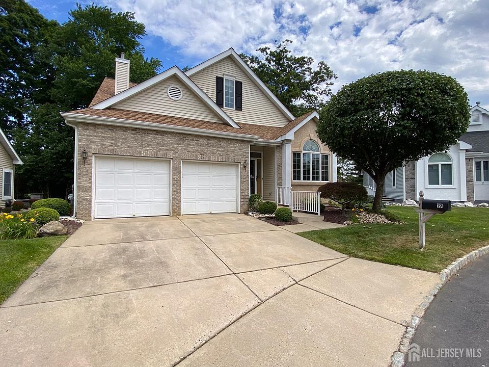 1st image of 19 Dawson Ln