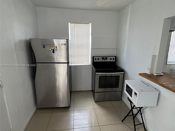4th image of 550 NW 30th St #4
