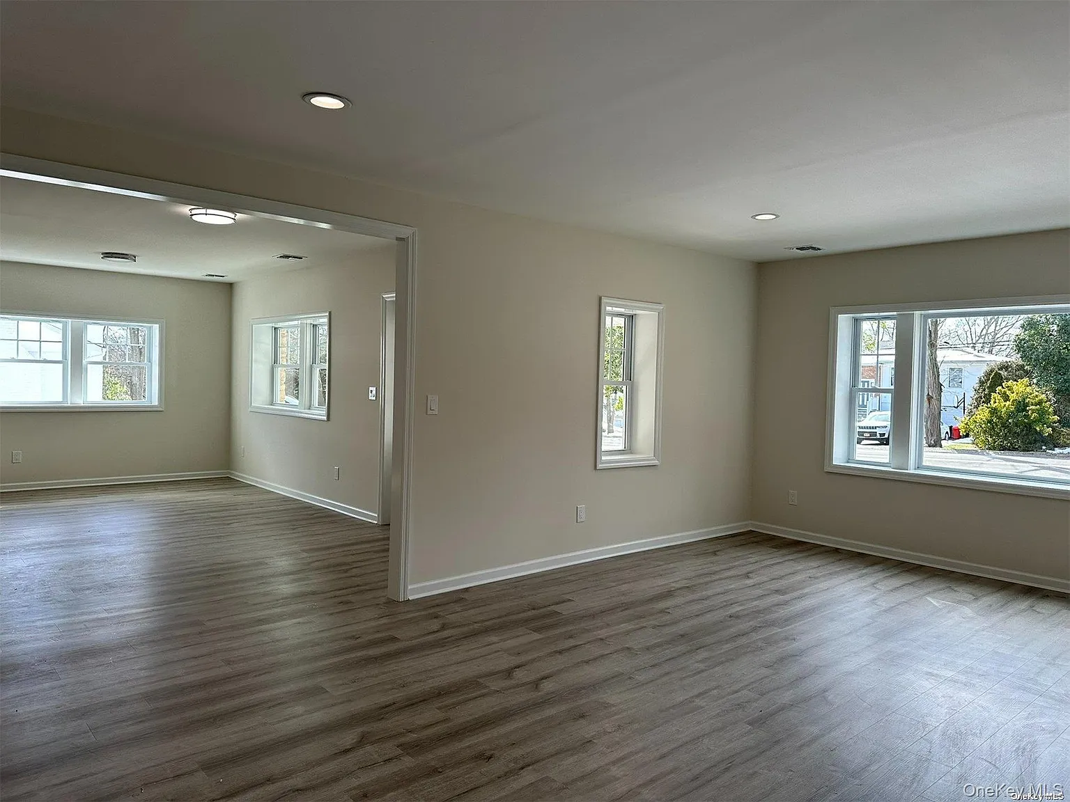 7 bed, 5.5 bath, 5000 sqft, $7,500 — Photo 3