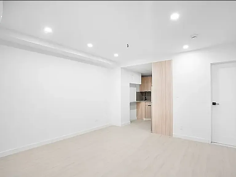 1134 1st Ave #5F — Photo 5