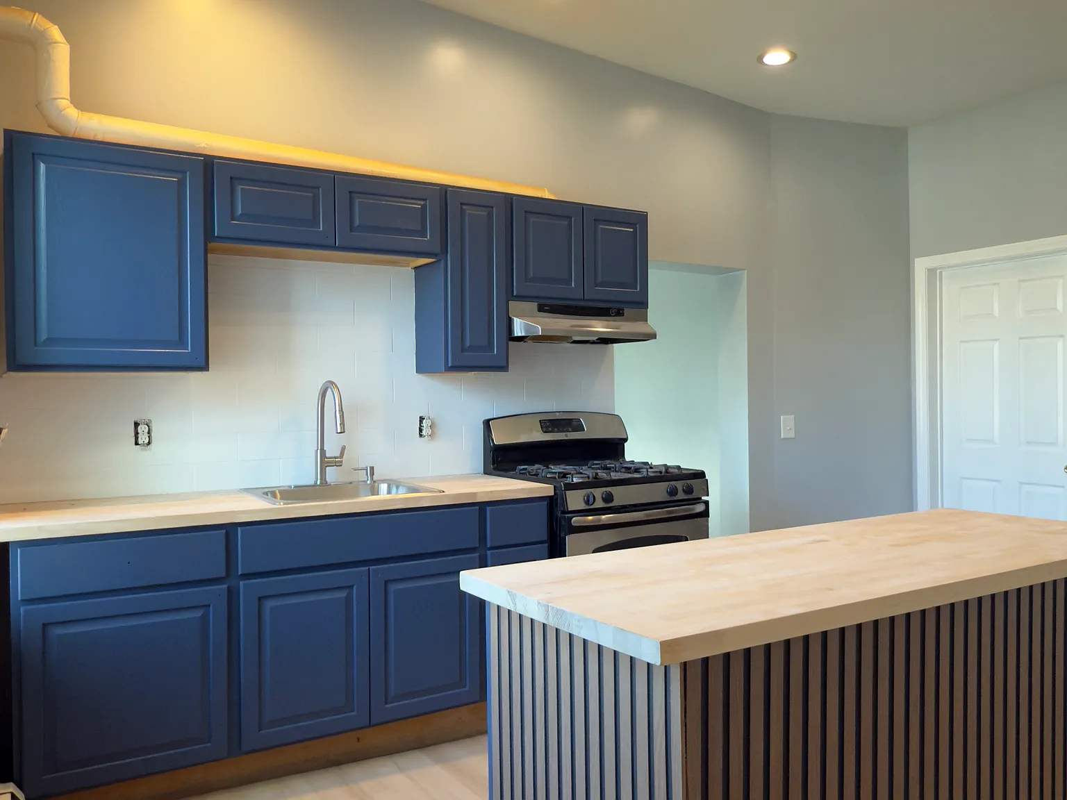 4 bed, 1400 sqft, $2,850 — Photo 2