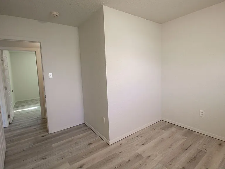 1005 W Ash St — Photo 34