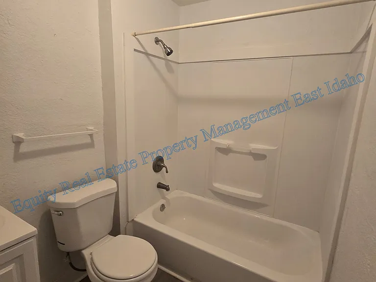 815 E Clark St #5 — Photo 8