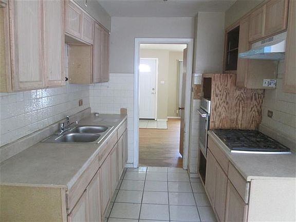 4th image of 920 W Terrace Dr