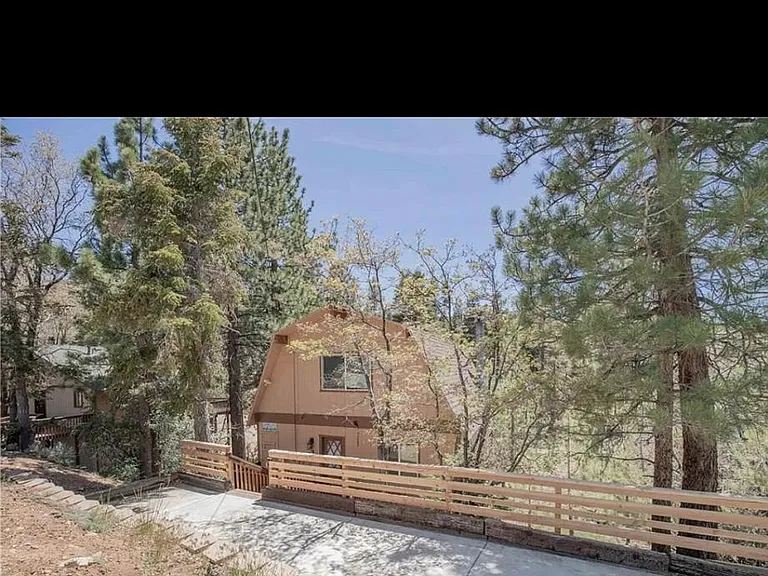 Mendocino Dr — Photo 27