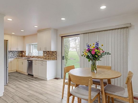 4th image of 344 Cane Garden Cir