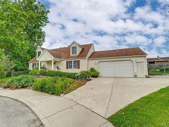 2nd image of 6 Hobart Cir