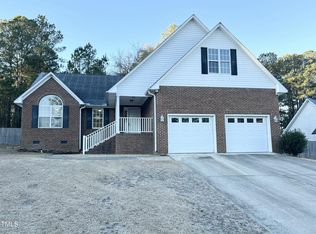 413 Bramblegate Rd, Hope Mills, NC 28348