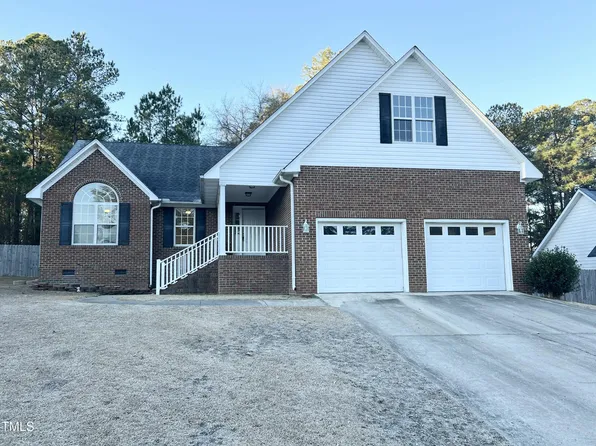 413 Bramblegate Rd, Hope Mills, NC 28348