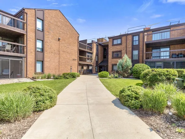 6100 W Stonehedge DRIVE #309, Greenfield, WI 53220
