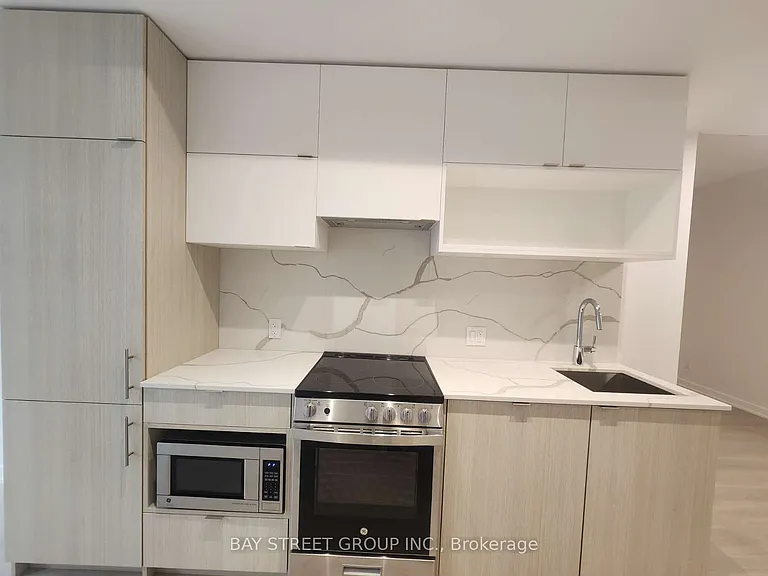 100 Queen St E #605 — Photo 7