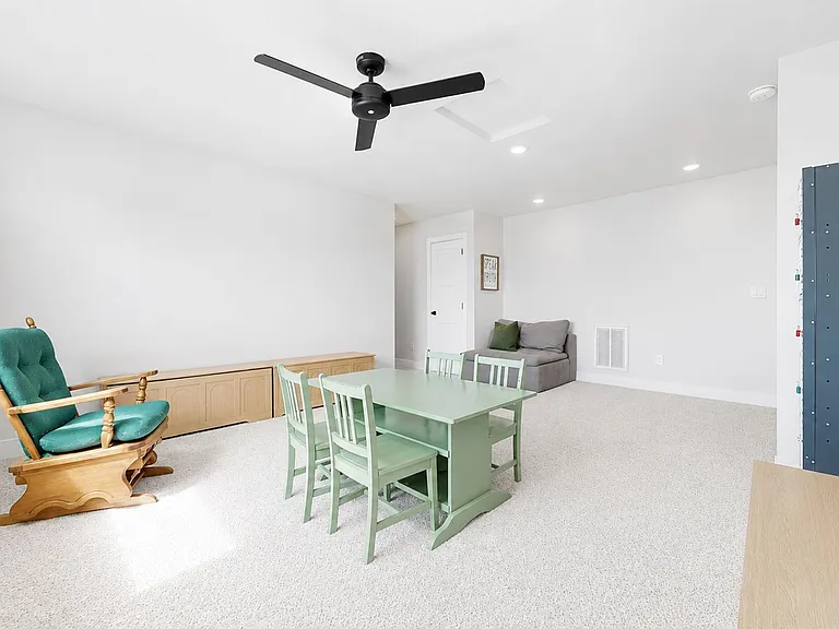 1127 E 4240 N — Photo 37