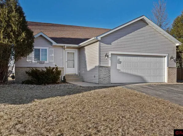 15 Juneau Ct, North Mankato, MN 56003