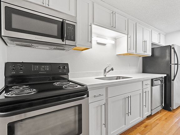3rd image of 1010 N Clarkson St #941333