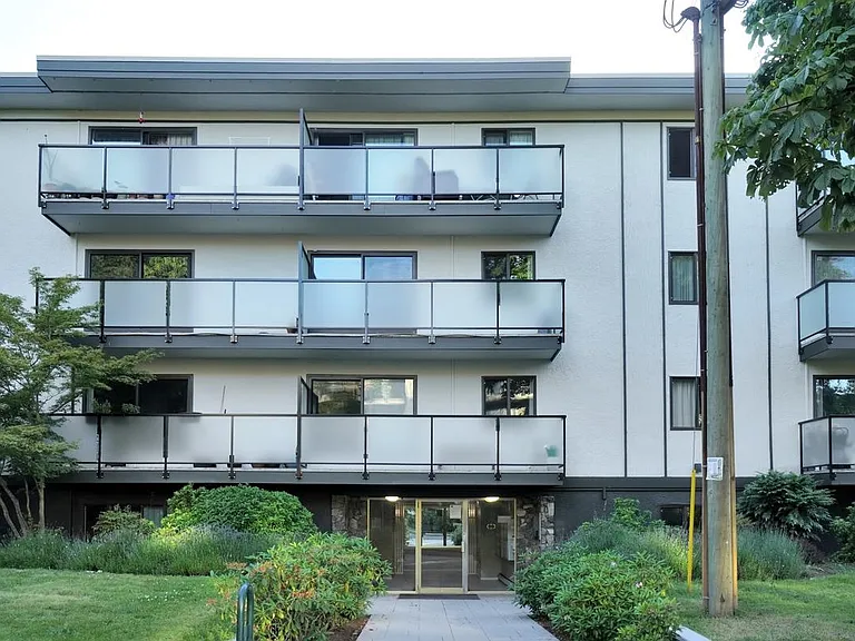 1430 Stadacona Ave #209 — Photo 3