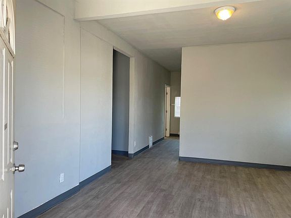 3rd image of 1217 E Harding Way