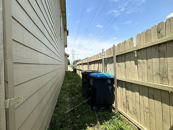 4th image of 3985 Vista Mar Dr