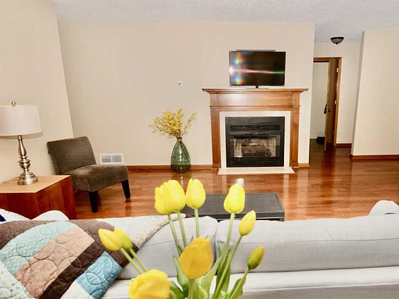 4th image of 1039 Greenhaven Dr