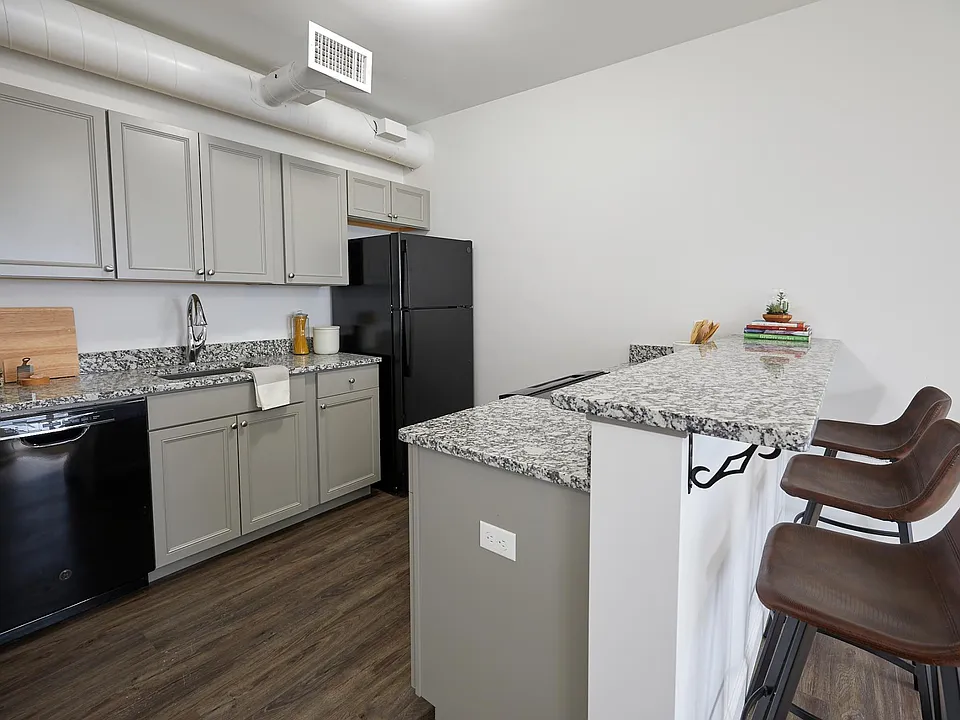 Large 1-Bedroom