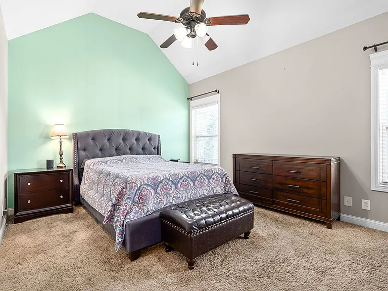 2226 Fairfax Dr — Photo 30