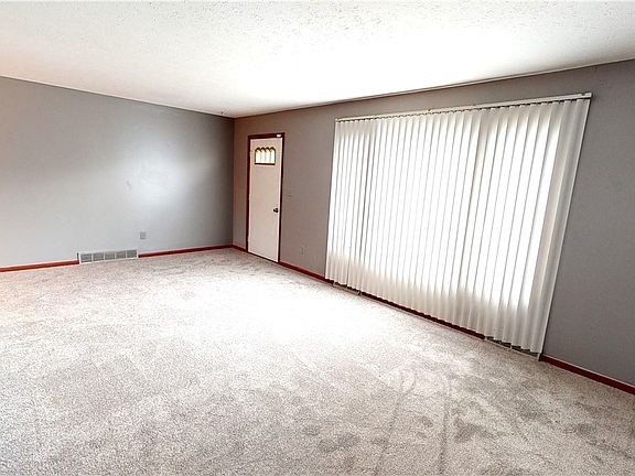 4th image of 18707 Muskoka Ave